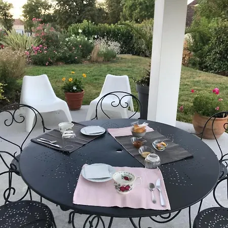 D Dans Une Jolie Maison Neuve Bed and breakfast Réalmont
